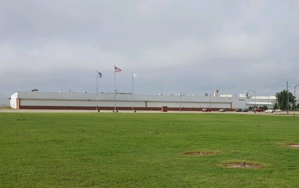 3401 E 4th Ave, Hutchinson, KS for sale - Building Photo - Image 1 of 1