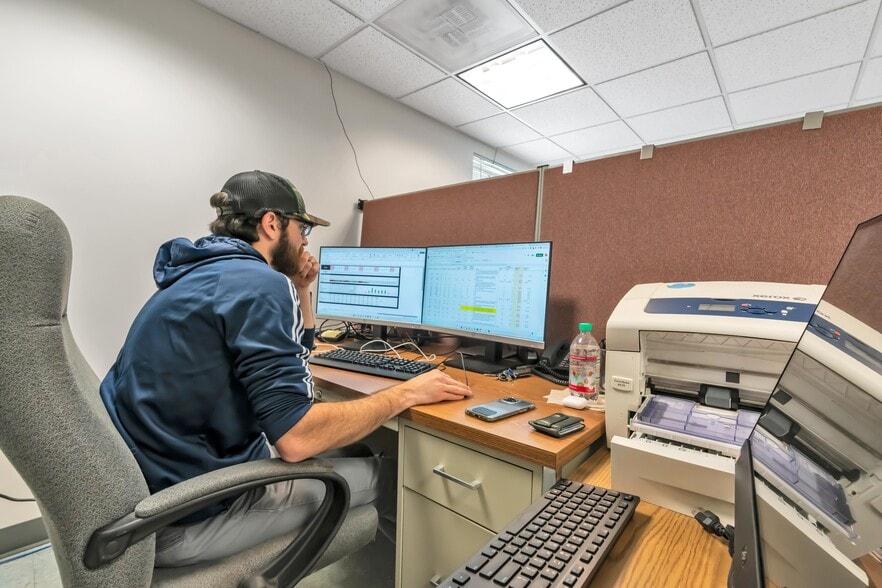 19 Pomerleau St, Biddeford, ME for lease - Building Photo - Image 2 of 6