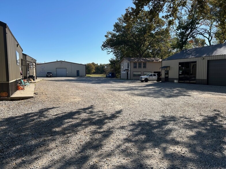 121 Greenwood Cut Off Rd, Weatherford, TX for lease - Building Photo - Image 1 of 7