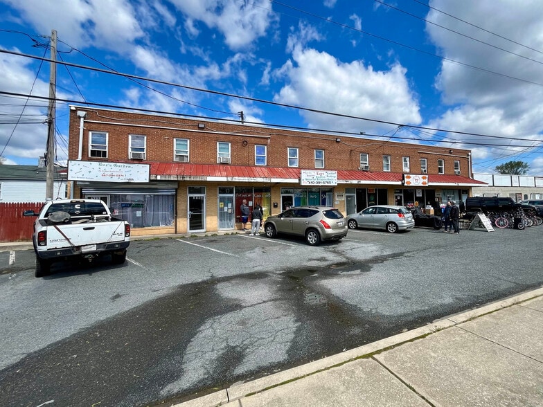 Retail in Essex, MD for sale - Building Photo - Image 1 of 1