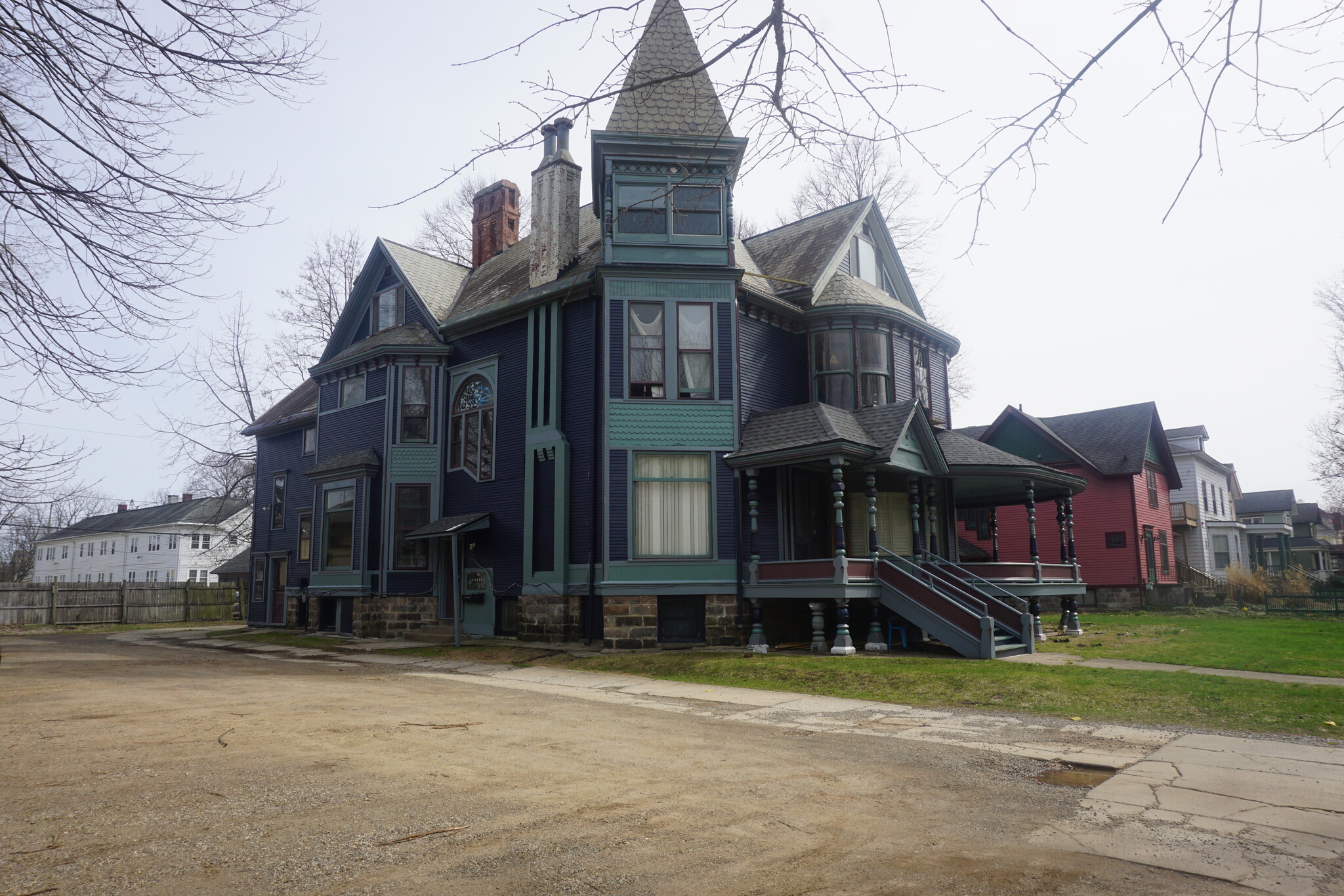 324 Stuart Ave, Kalamazoo, MI for sale Primary Photo- Image 1 of 15