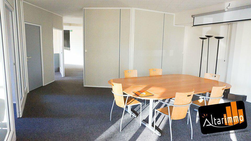 Office in Saint-Aubin for lease - Interior Photo - Image 1 of 6