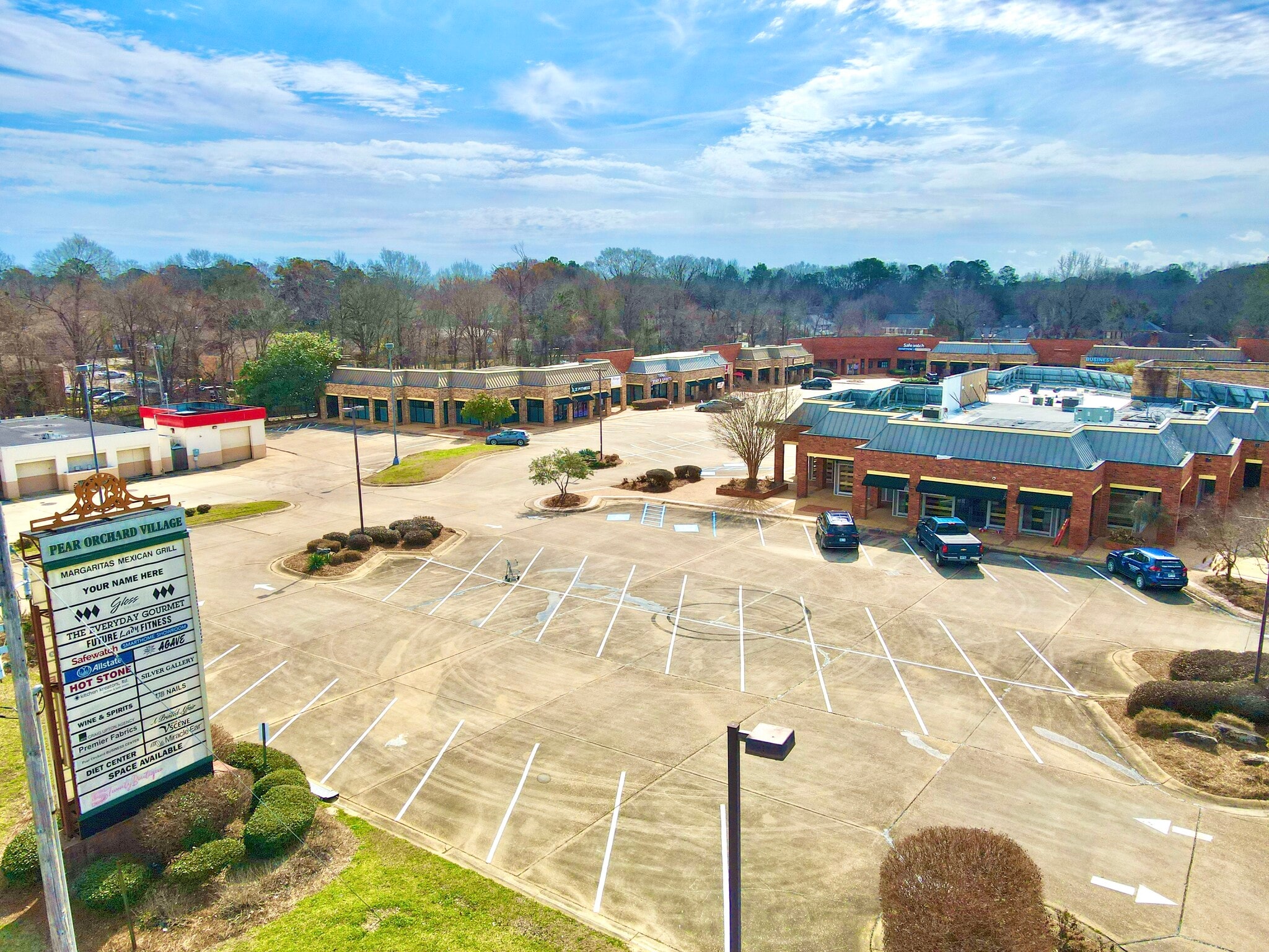 1625 E County Line Rd, Jackson, MS for lease Building Photo- Image 1 of 28