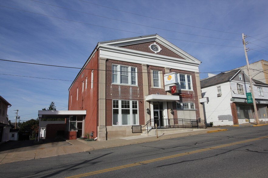 215 S Robinson Ave, Pen Argyl, PA for sale - Building Photo - Image 1 of 1