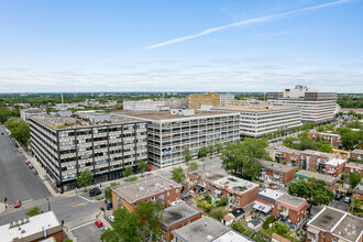 111 Rue Chabanel O, Montréal, QC - aerial  map view - Image1