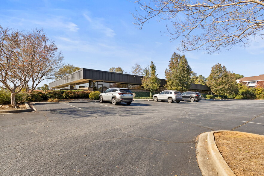 50 Directors Dr, Greenville, SC for lease - Building Photo - Image 3 of 7