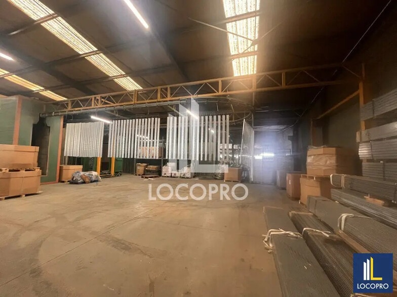 Flex in Brignoles for lease - Interior Photo - Image 2 of 3