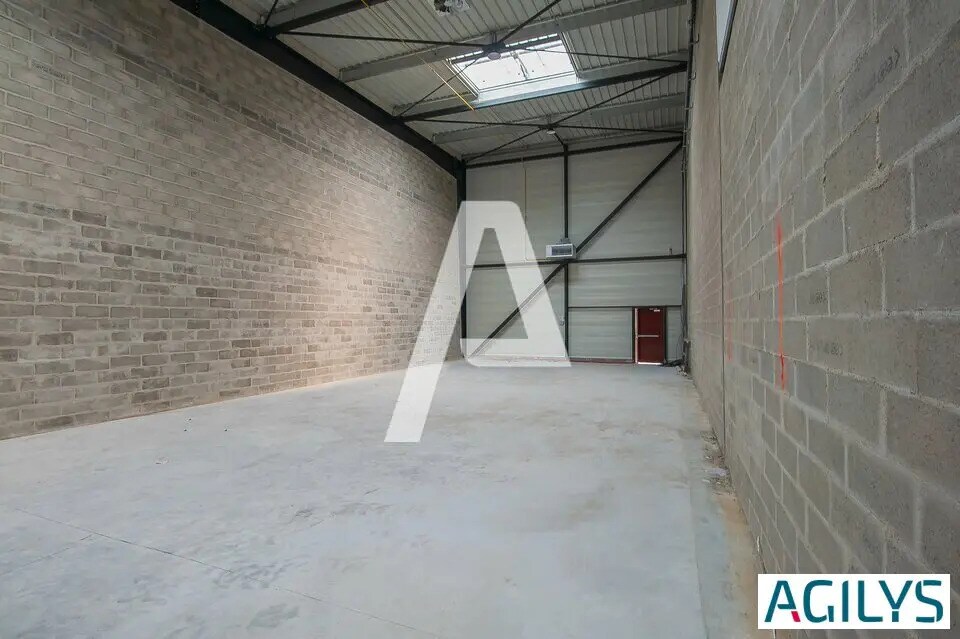 Flex in Saint-Pierre-du-Perray for lease Interior Photo- Image 1 of 8