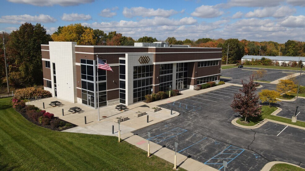 2100 S 11th St, Niles, MI 49120