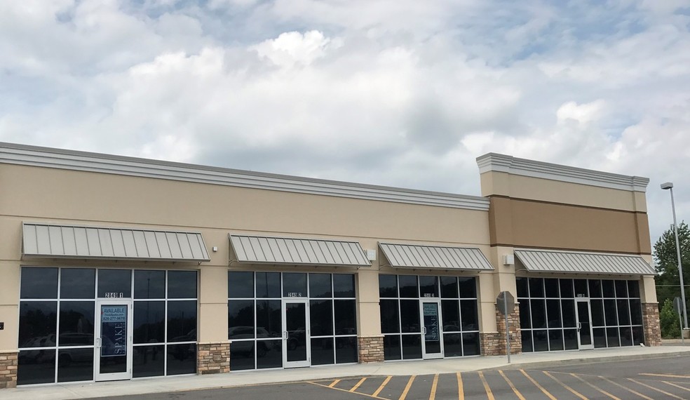 2755-2815 E Andrew Johnson Hwy, Greeneville, TN for lease - Building Photo - Image 2 of 3