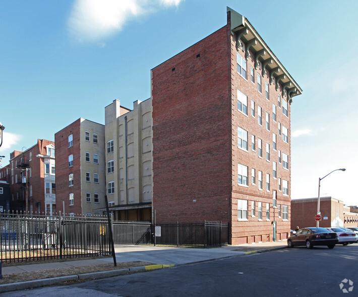 1701 Madison Ave, Baltimore, MD for sale - Building Photo - Image 2 of 4