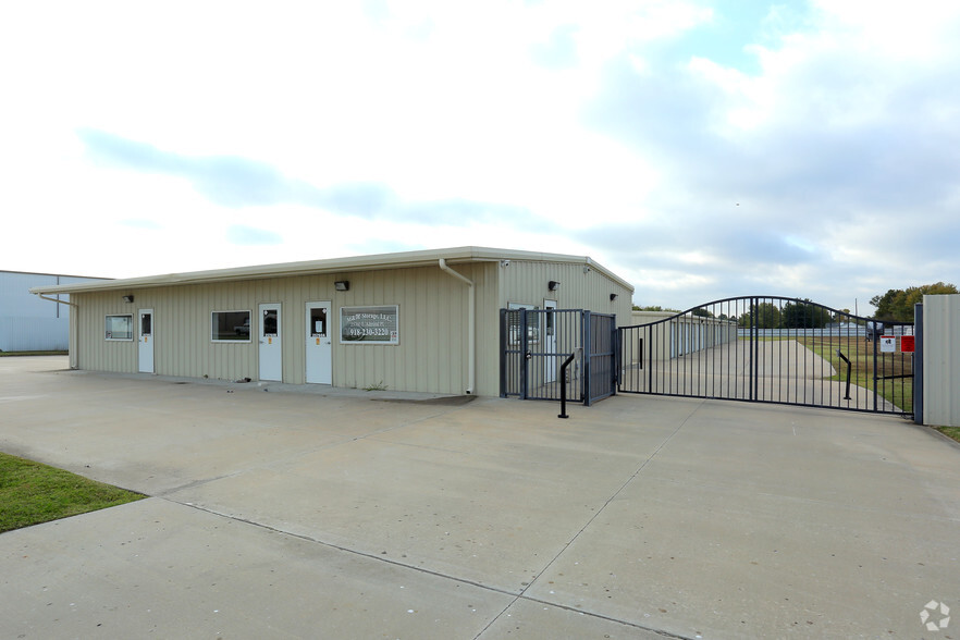 25760 E Admiral Pl, Catoosa, OK for lease - Primary Photo - Image 2 of 3