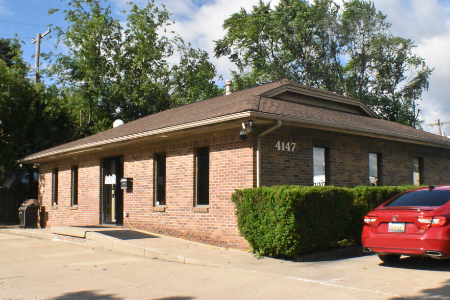 4147 Darling Ct, Waterford, MI for lease - Building Photo - Image 1 of 12