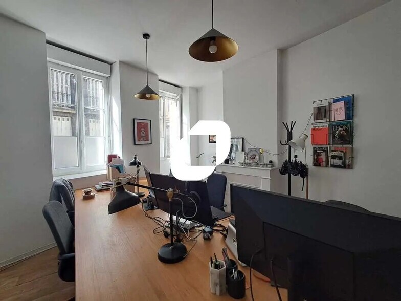 Office in Bordeaux for lease - Interior Photo - Image 3 of 8