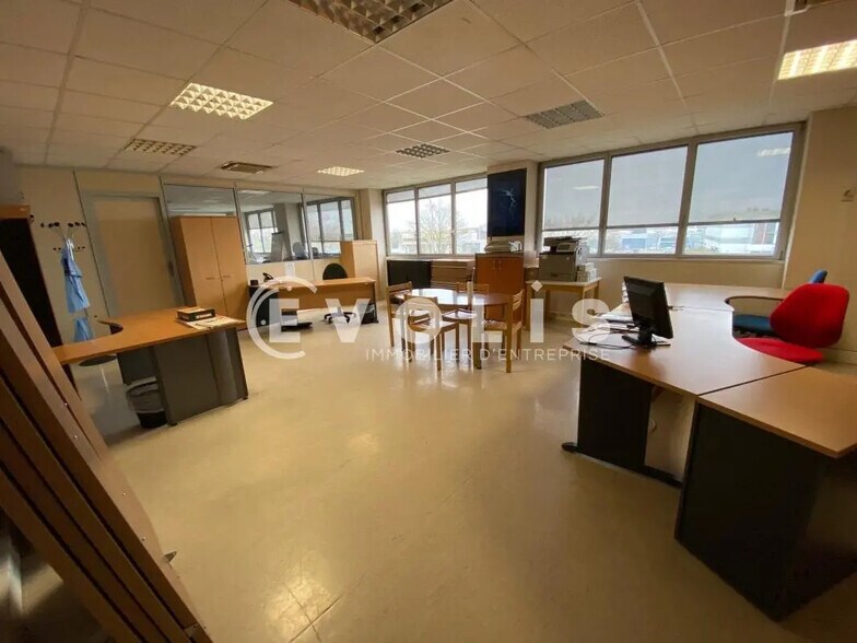 Office in Amiens for lease - Interior Photo - Image 2 of 3