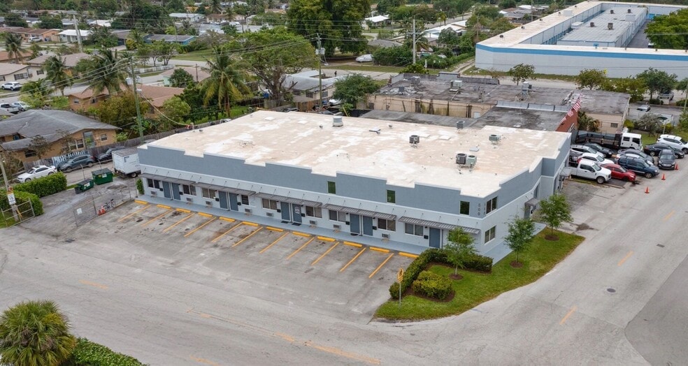 500 NE 25th St, Pompano Beach, FL for lease - Building Photo - Image 1 of 39