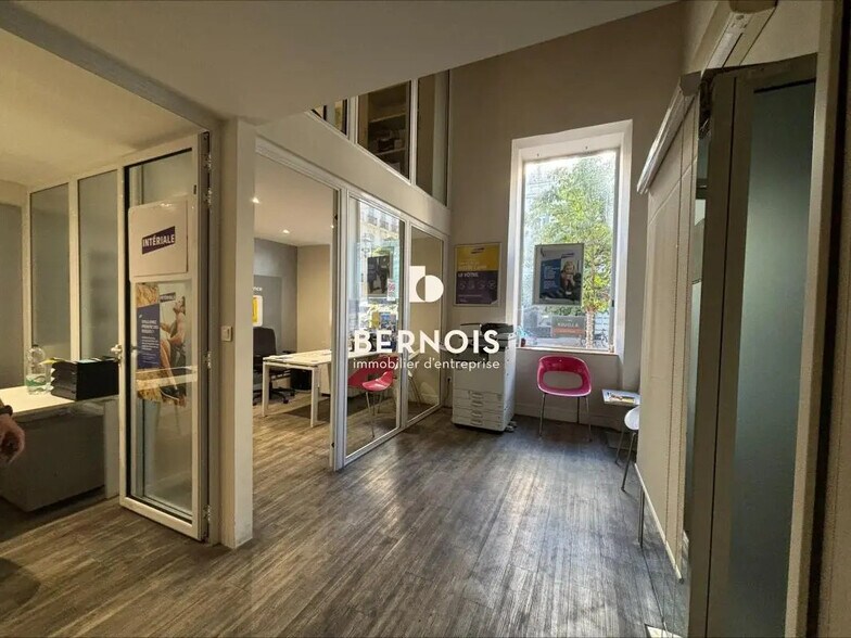 Office in Toulon for lease - Interior Photo - Image 2 of 6