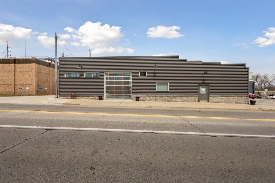 206 W Louis Glick Hwy, Jackson, MI for lease - Building Photo - Image 2 of 11