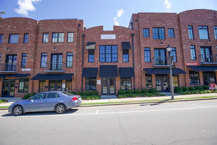 279 W Pennsylvania Ave, Southern Pines, NC for sale - Building Photo - Image 1 of 1