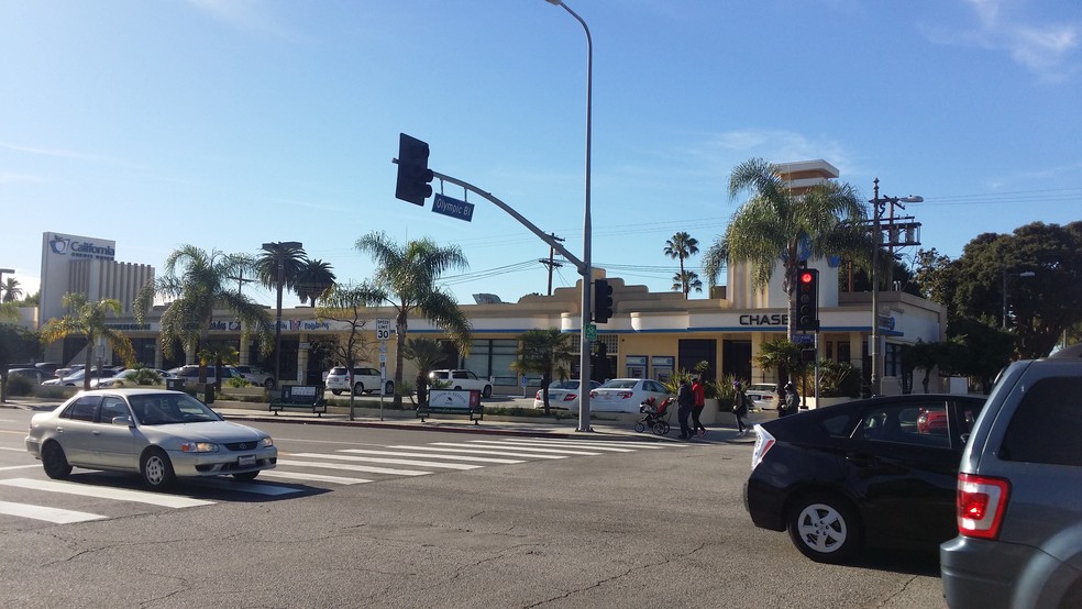 2201-2215 Westwood Blvd, Los Angeles, CA for lease - Building Photo - Image 3 of 5