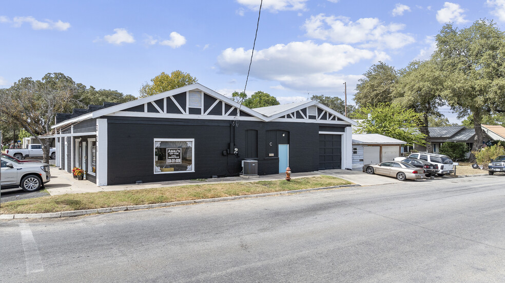 321 E Fannin St, Luling, TX for lease - Building Photo - Image 2 of 27