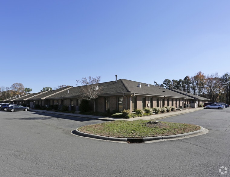 411-511 N Wendover Rd, Charlotte, NC for lease - Building Photo - Image 1 of 18