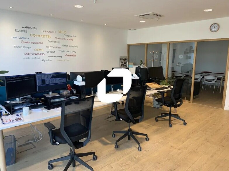 Retail in Nantes for lease - Interior Photo - Image 3 of 8