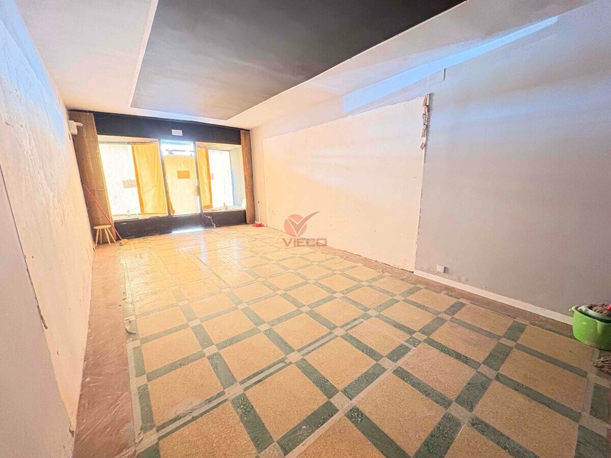 Cuenca, CUE 16001 - Unit Pl:00 Pt:01 - - Interior Photo - Image 1 of 9