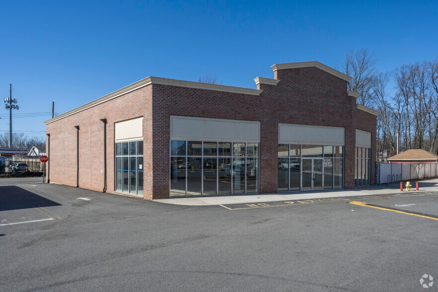 2345 Forest Ave, Staten Island, NY for sale - Primary Photo - Image 1 of 1