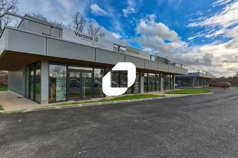 Retail in Lardy for lease Building Photo- Image 1 of 9