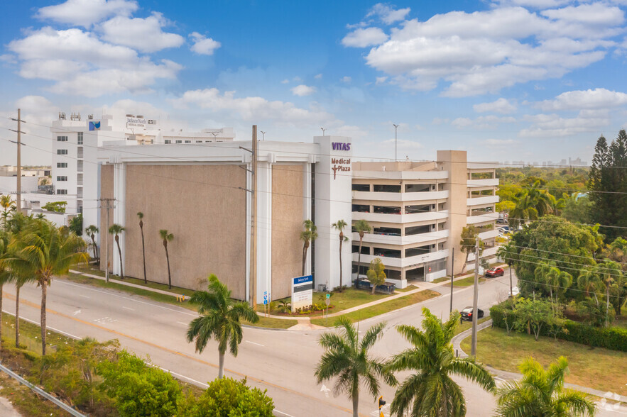 100 NW 170th St, North Miami Beach, FL for lease - Building Photo - Image 3 of 17