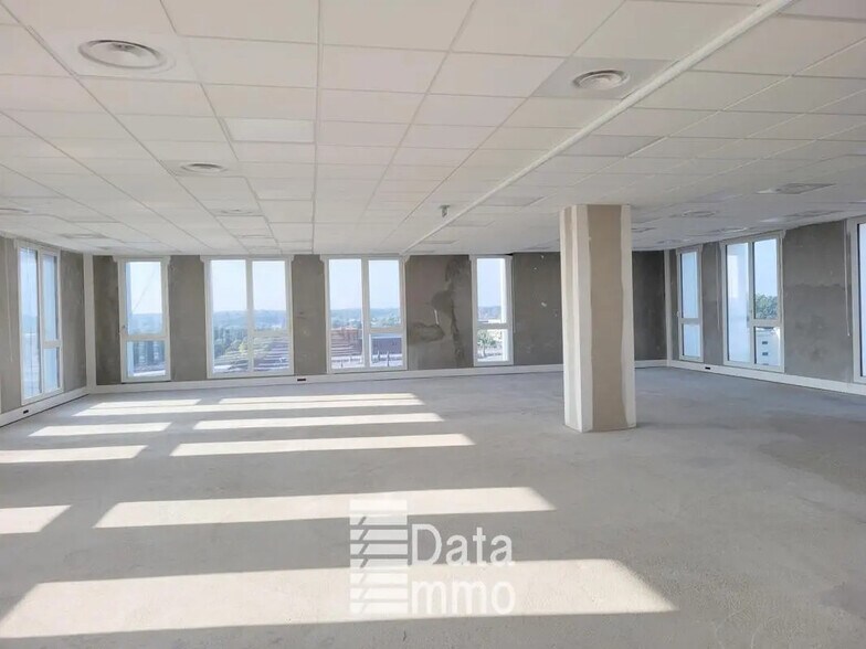 19 Avenue Blaise Pascal, Champs-sur-Marne for lease - Building Photo - Image 3 of 7