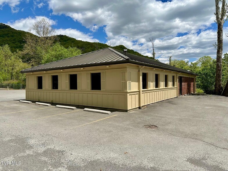 920 E 5th St N, Big Stone Gap, VA for sale - Primary Photo - Image 1 of 1