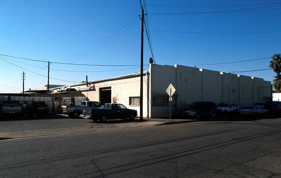 2545 W Holly St, Phoenix, AZ for lease - Building Photo - Image 3 of 6