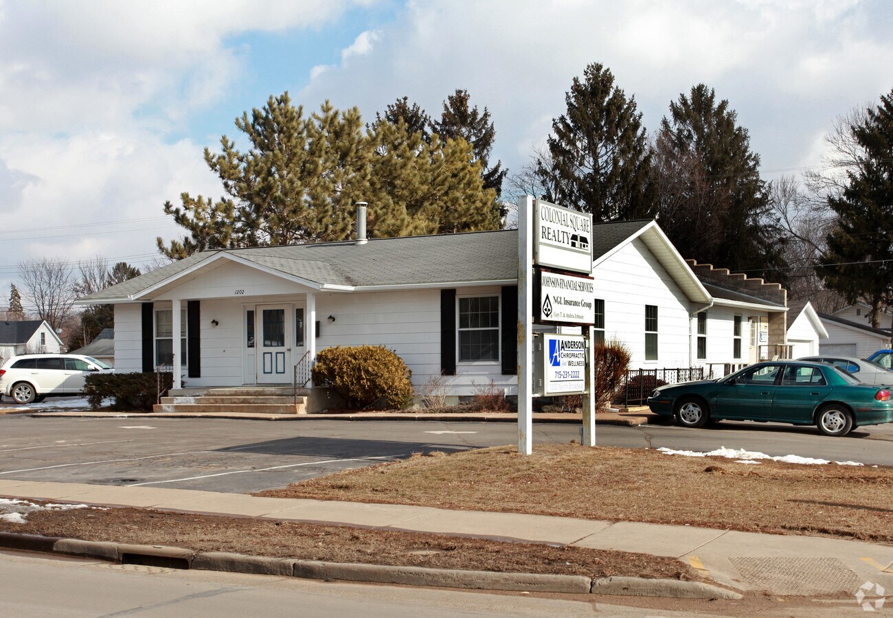 1202 N Broadway St, Menomonie, WI 54751