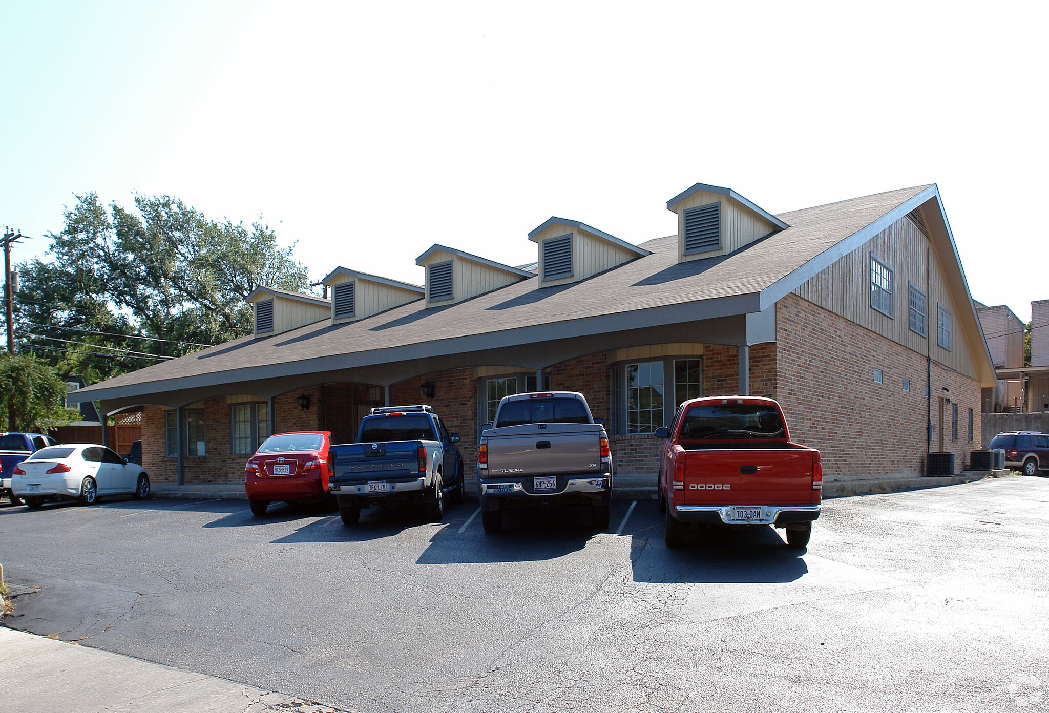 6714 N New Braunfels Ave, San Antonio, TX for lease Building Photo- Image 1 of 8