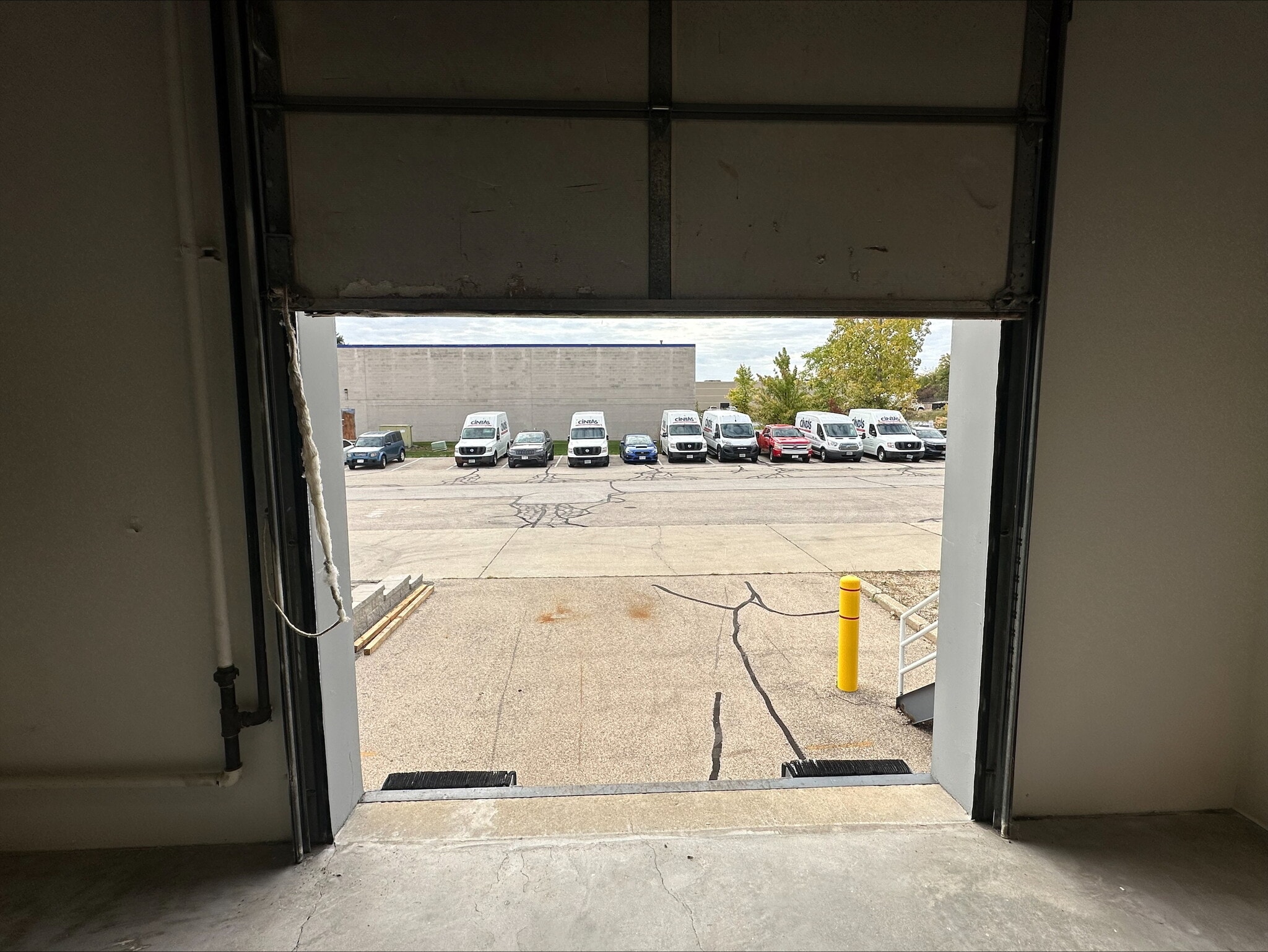 N56W13525-N56W13605 Silver Spring Dr, Menomonee Falls, WI for lease Interior Photo- Image 1 of 8