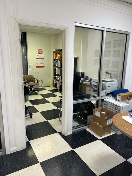 1650 Commerce Rd, Springfield, OH for lease - Building Photo - Image 3 of 7
