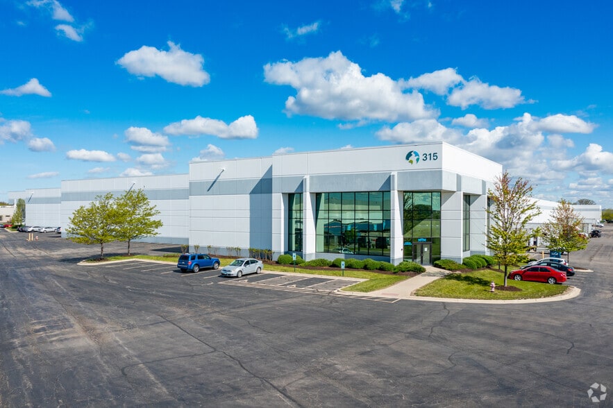 305-325 Corporate Dr, Elgin, IL for lease - Building Photo - Image 2 of 6