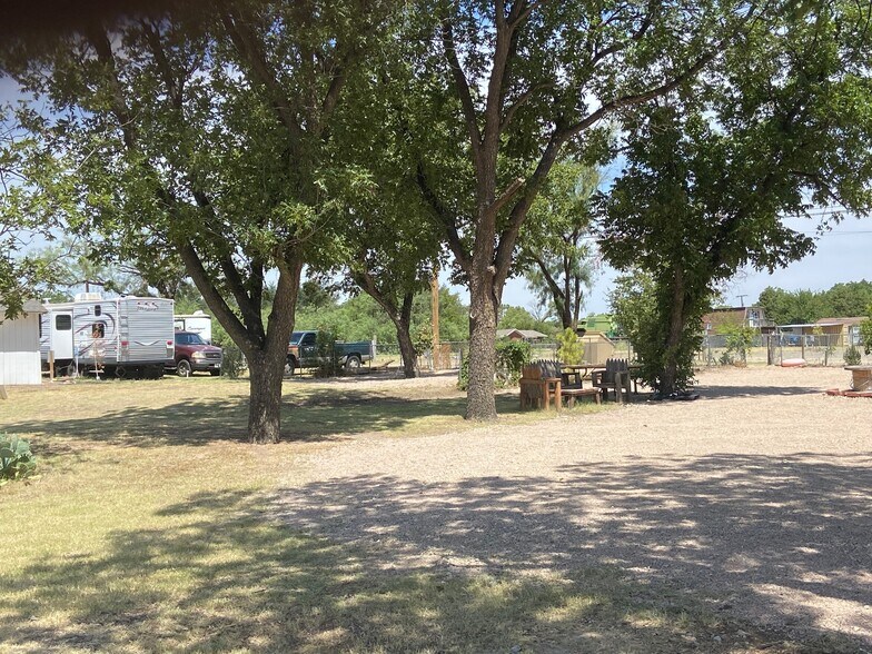 1114 N 1st St, Haskell, TX 79521 Silver Star RV Park