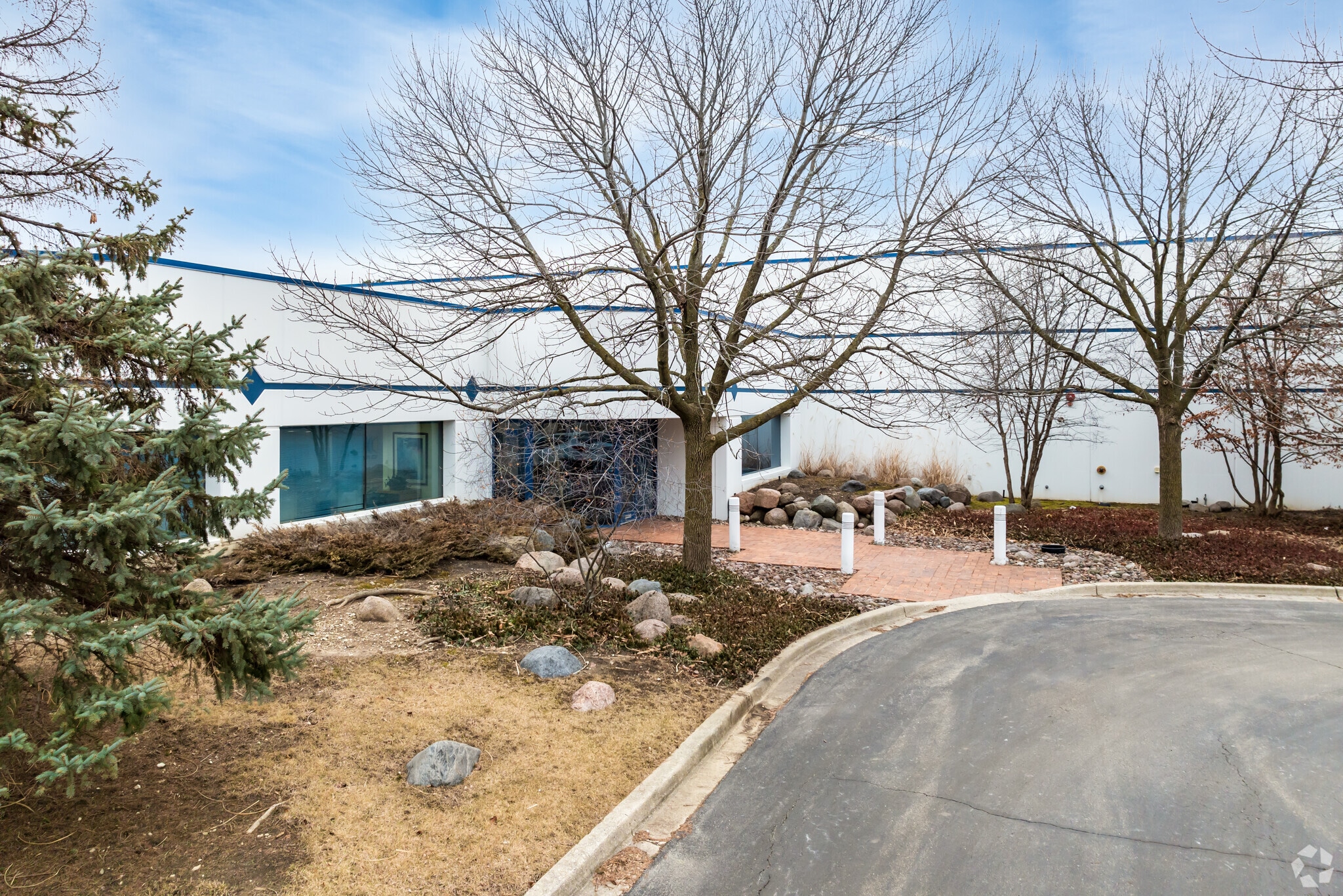 585 Capital Dr, Lake Zurich, IL for lease Building Photo- Image 1 of 10