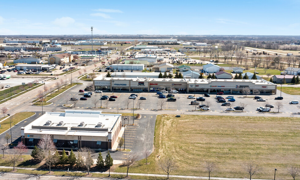 333-389 W Stevenson Rd, Ottawa, IL for sale - Building Photo - Image 1 of 1