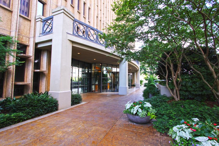 3400 Peachtree Rd NE, Atlanta, GA for lease - Building Photo - Image 2 of 6