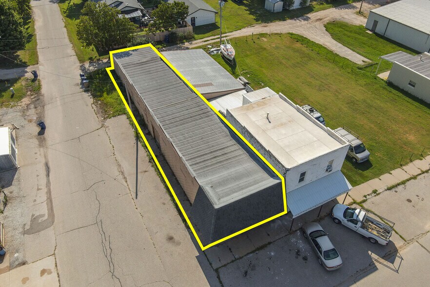 130 S Wichita St, Bentley, KS 67016