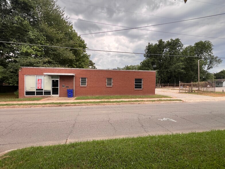 211 W Walnut Ave, McKenzie, TN for sale - Building Photo - Image 1 of 26