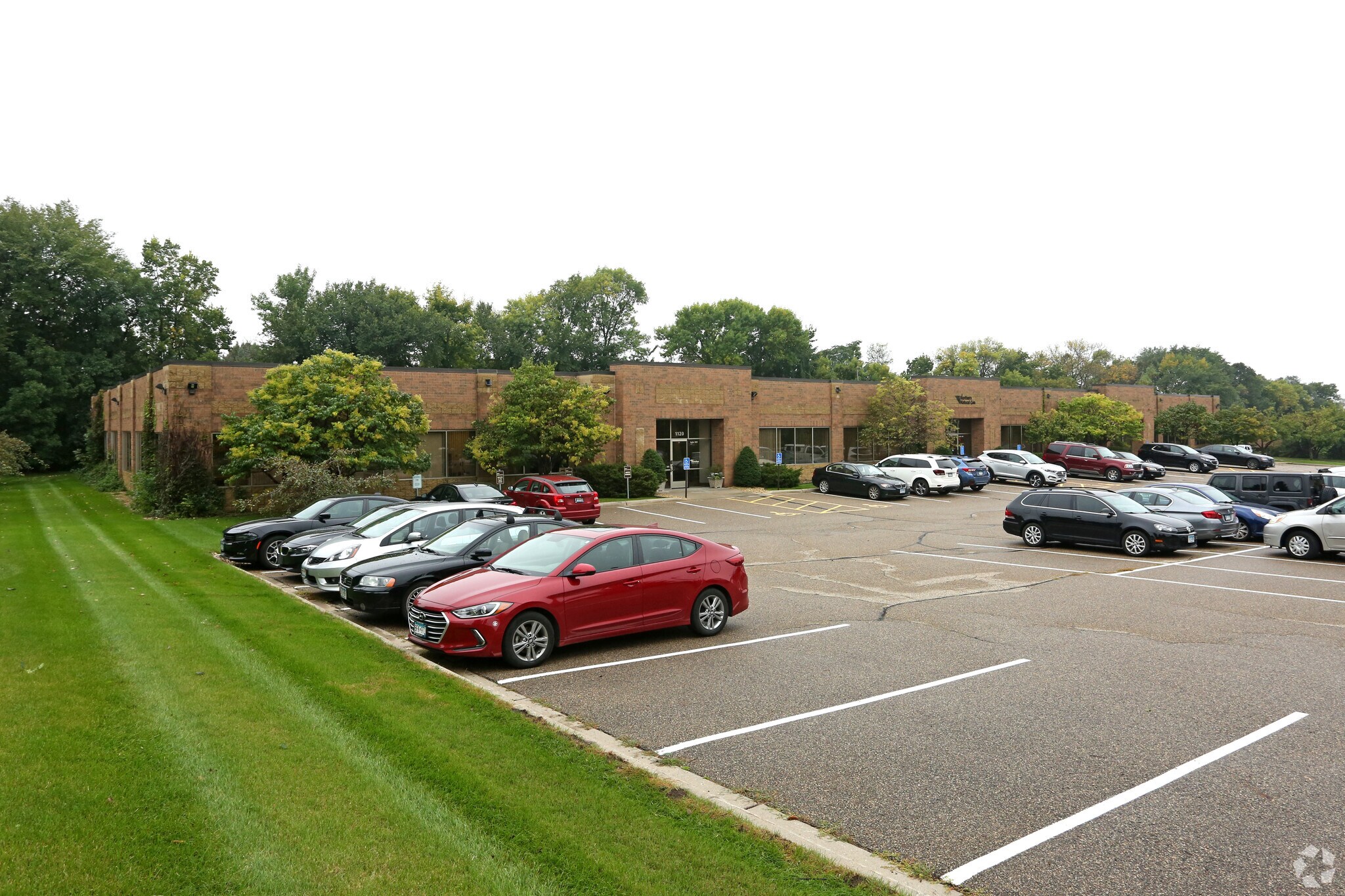 1120 Centre Pointe Dr, Mendota Heights, MN for sale Primary Photo- Image 1 of 1