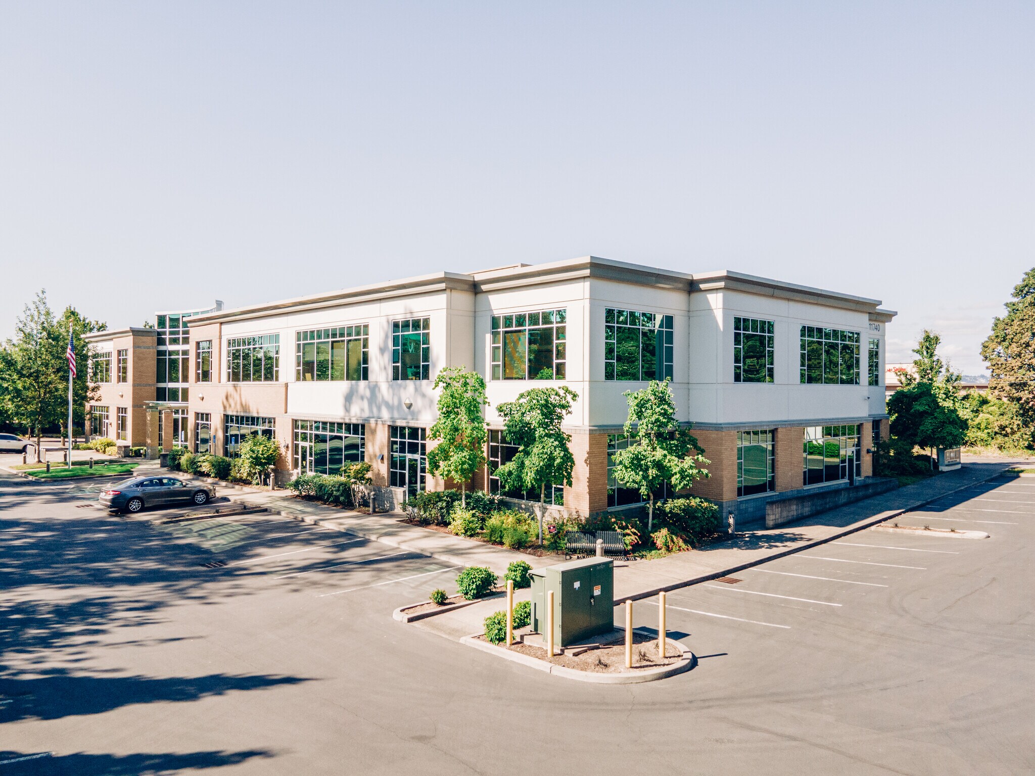 11740 SW 68th Pky, Tigard, OR for lease Primary Photo- Image 1 of 13