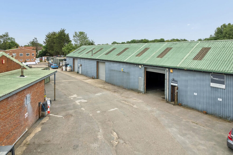 Oxford Rd, Gerrards Cross for lease - Building Photo - Image 2 of 11