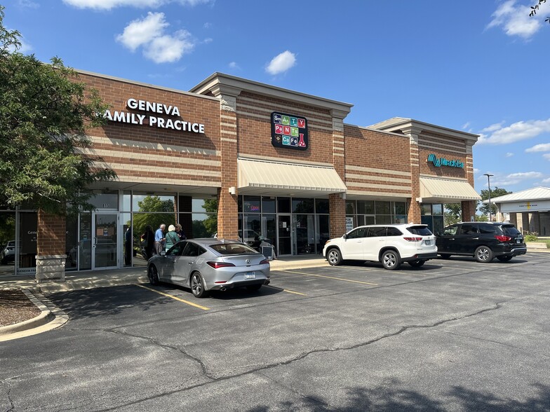 801-875 N Randall Rd, Batavia, IL for lease - Building Photo - Image 2 of 4
