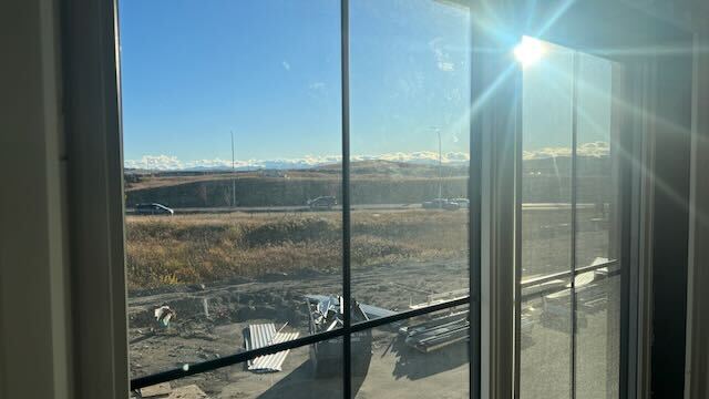 5 River Heights Dr, Cochrane, AB for sale - Building Photo - Image 3 of 9